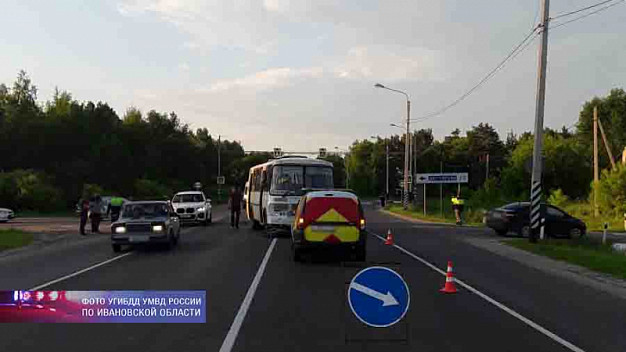 Автобус сбил 14-летнего мотоциклиста: видео момента столкновения