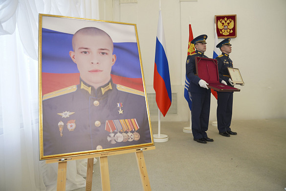 «Золотую Звезду» Героя России вручили семье ивановского десантника 