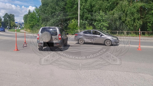 В Иванове при столкновении двух автомобилей пострадал 9-летний мальчик