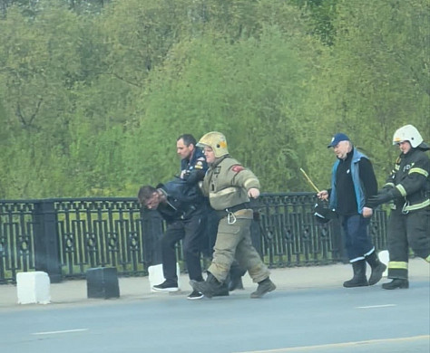  В Иванове спасатели сняли с моста мужчину 