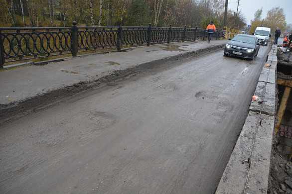  На мосту в Отрадном обновят асфальт и начнут отслеживать вандалов 