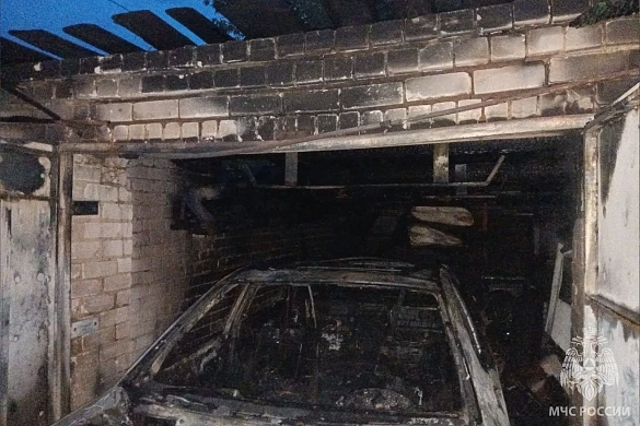 В Иванове при пожаре в гаражах погиб 23-летний парень