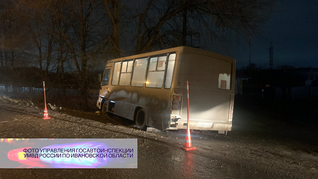 В Иванове автобус № 153 съехал в кювет, пострадали двое