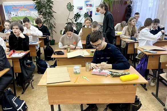 Ивановские школьники изготавливают окопные свечи