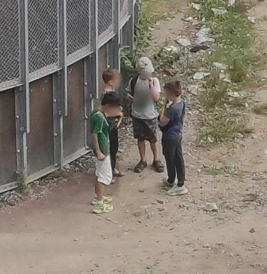 Ивановцы возмущены ВИДЕО, где дети бросают камни в немощную старушку