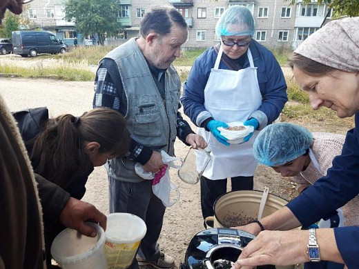 Одинокие пенсионеры и бездомные в Шуе получили первый добрый хлеб