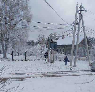 Жители деревни Гнездилово жалуются на проблемы с электроснабжением