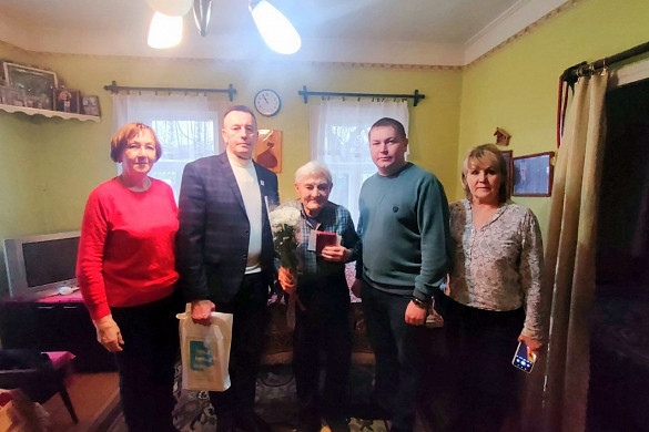 В Наволоках вручили медаль ветерану, принесшему в родную деревню весть о Победе
