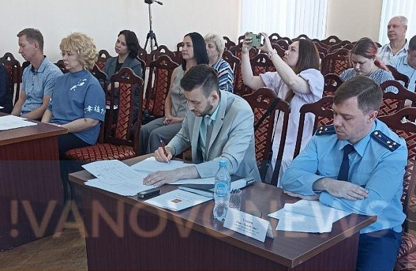 Прокуратура добивается увольнения шуйского мэра Корягиной в суде