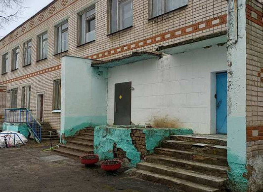 Разрушающийся детский сад в Родниковском районе по бумагам числится школой