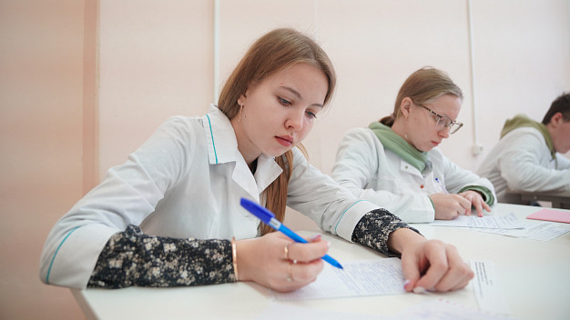 Двойную специальность получили 42 выпускника Ивановского медуниверситета 