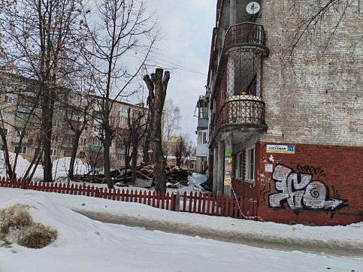 Объект культурного наследия в Иванове завален мусором