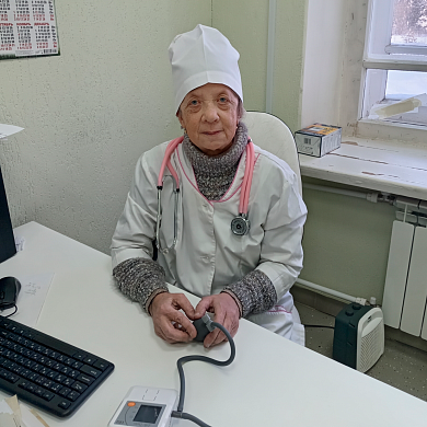 Фельдшер из Лухского района несколько лет вяжет носки для участников СВО