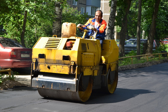 В Иванове начали асфальтировать дворы