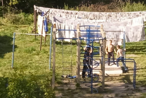 В Иванове группа подростков терроризирует двор