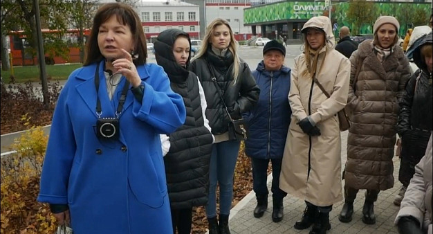 Жители Лежневской улицы попросили убрать опасные деревья и установить диспенсеры с дог-пакетами