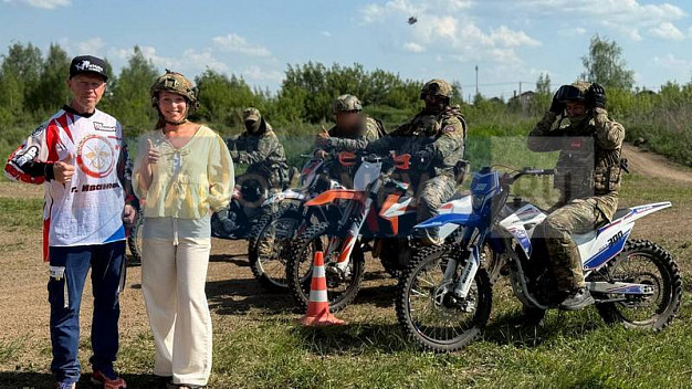  Бойцы 217-го полка осваивают штурм на мотоциклах под прицелом дронов 