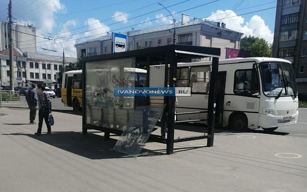 На площади Победы в Иванове вандалы сломали новую остановку