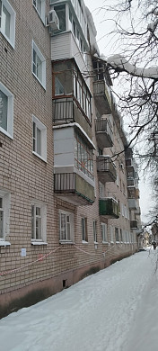 На крышах домов в Иванове начали нарастать сосульки