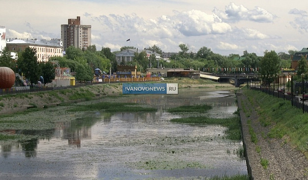 На Уводи в центре Иванова выкосят водоросли и кувшинки