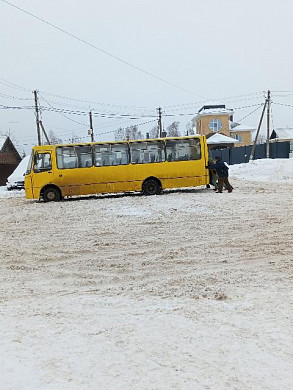 В Беляницах ивановцы сами выталкивали автобус