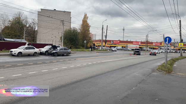В Иванове в ДТП на проспекте Текстильщиков пострадали три человека