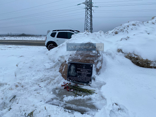  В Иванове коммунальщики завалили снегом памятник Герою Советского Союза 