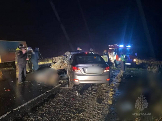 Четыре человека погибли в аварии в Комсомольском районе.