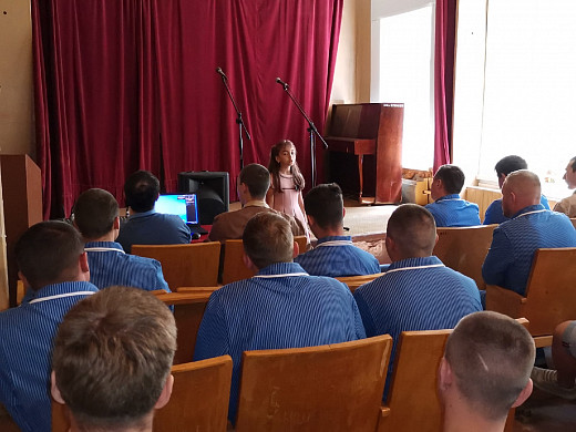 Селяне передали подарки солдатам, находящимся в ивановском военном госпитале