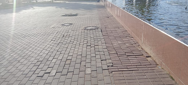 Ивановцы жалуются на разрушенные плитки на центральных улицах города