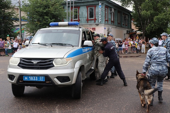 В Шуе полиция провела День открытых дверей