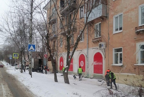 Ивановские коммунальщики усиливают борьбу с гололедом на тротуарах