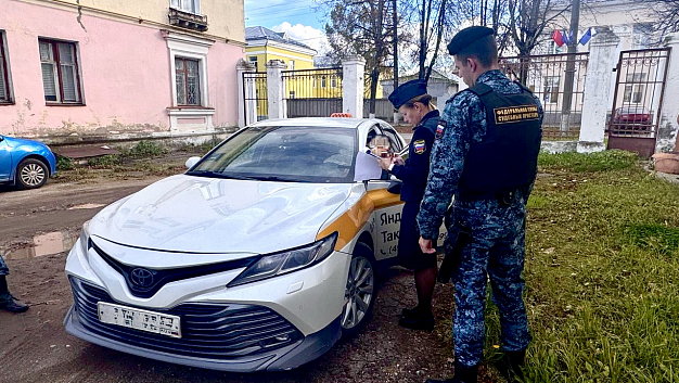 Жительница Комсомольска погасила долг в 1,5 млн рублей после ареста трех иномарок