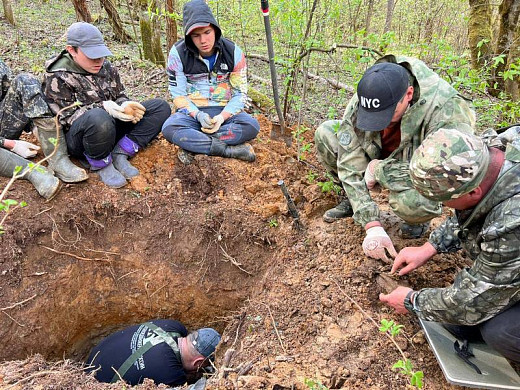 Ивановские поисковики подняли останки красноармейца на Смоленщине