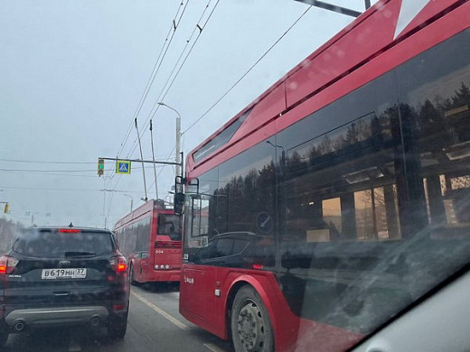  В Иванове столкнулись лесовоз и пассажирский автобус 