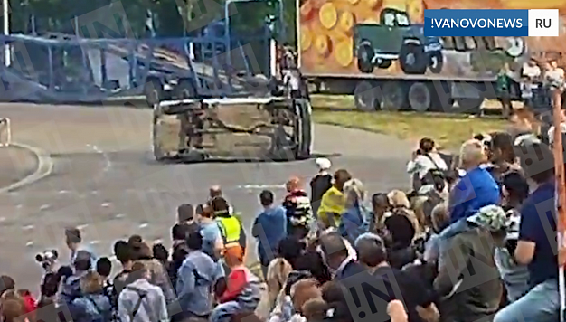  На шоу каскадеров в Иванове опрокинулись две машины с девушками 