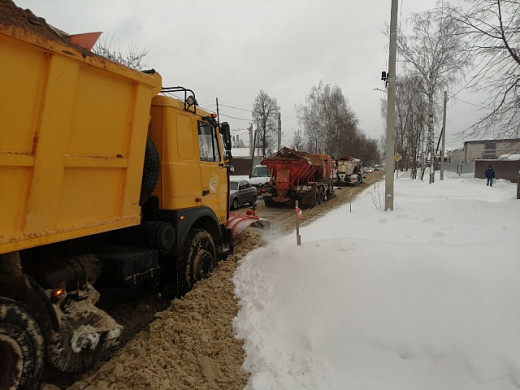 Колонны спецтехники вышли на сгребание снега с проезжей части в Иванове