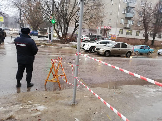 В центре Иванова девушку убило отвалившимся от здания куском стены 