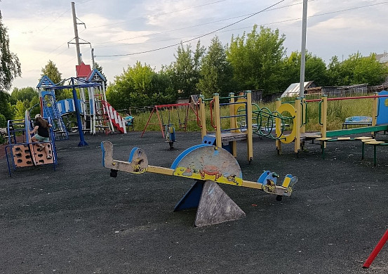 Техническое повреждение на детской площадке в Савине не устранено