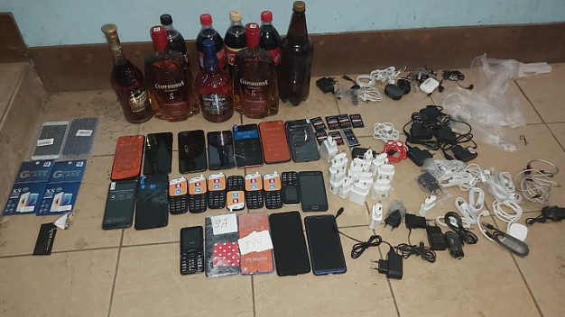 Начальник отдела кохомской колонии подозревается в доставке алкоголя осужденным 