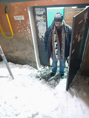 Коммунальщики в Иванове завалили двор жилого дома льдом и снегом