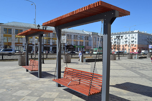 На площади Ленина в Иванове установили качели 