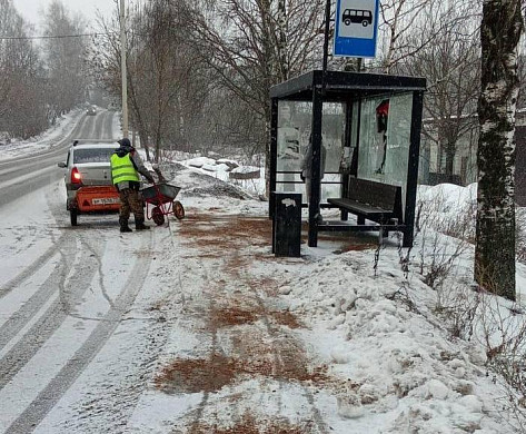 Посыпать ивановские тротуары песком вышли тракторы 