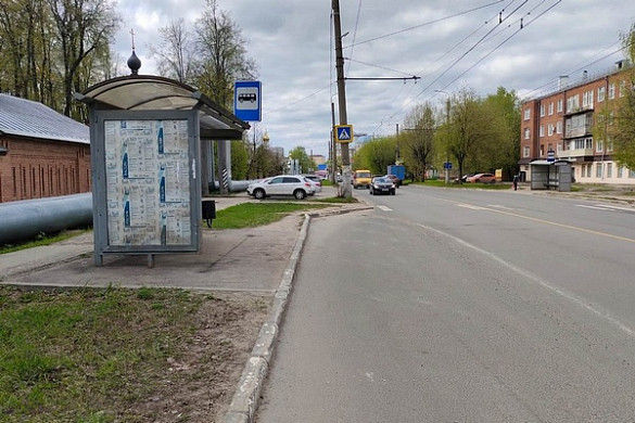  С ивановских остановок убирают незаконные афиши 