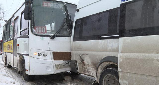 В Иванове утром столкнулись автобус и маршрутка