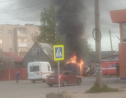  В Ивановской области «ГАЗель» врезалась в забор жилого дома и загорелась 