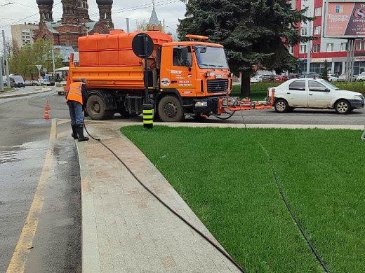  В Иванове начали мыть дорожные знаки 