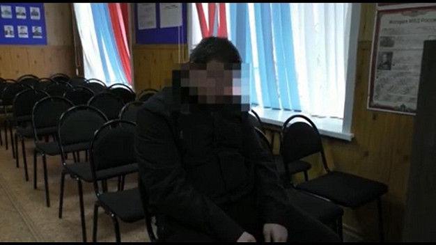 Посиделки у знакомой закончились для жителя Комсомольска переломом ребер и хищением денег