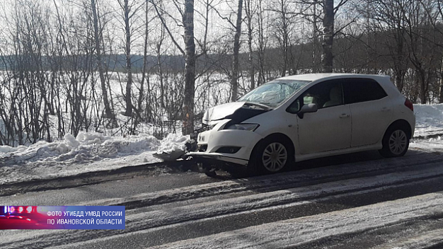 В Ивановском районе автомобилистка вылетела с трассы в кювет и врезалась в дерево