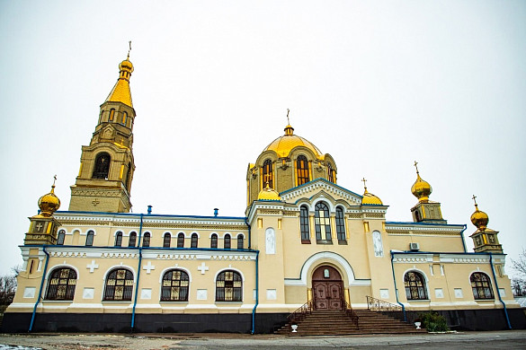 Палехские художники расписывают собор в Луганске